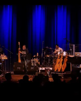 Bruce Hornsby And The Noisemakers Corona