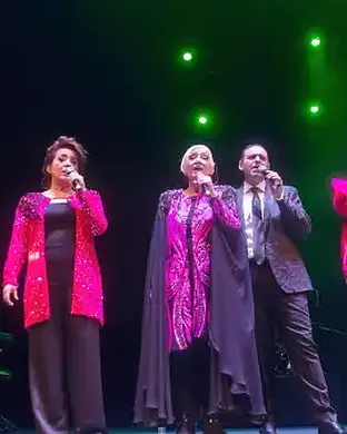 Mocedades Riverside